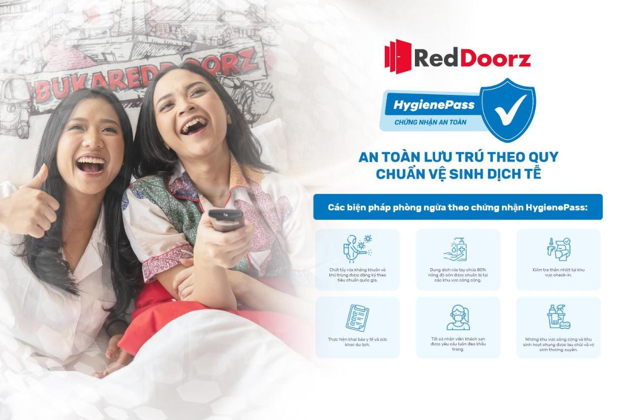 Отель Reddoorz Near Etown 4 Хошимин Экстерьер фото
