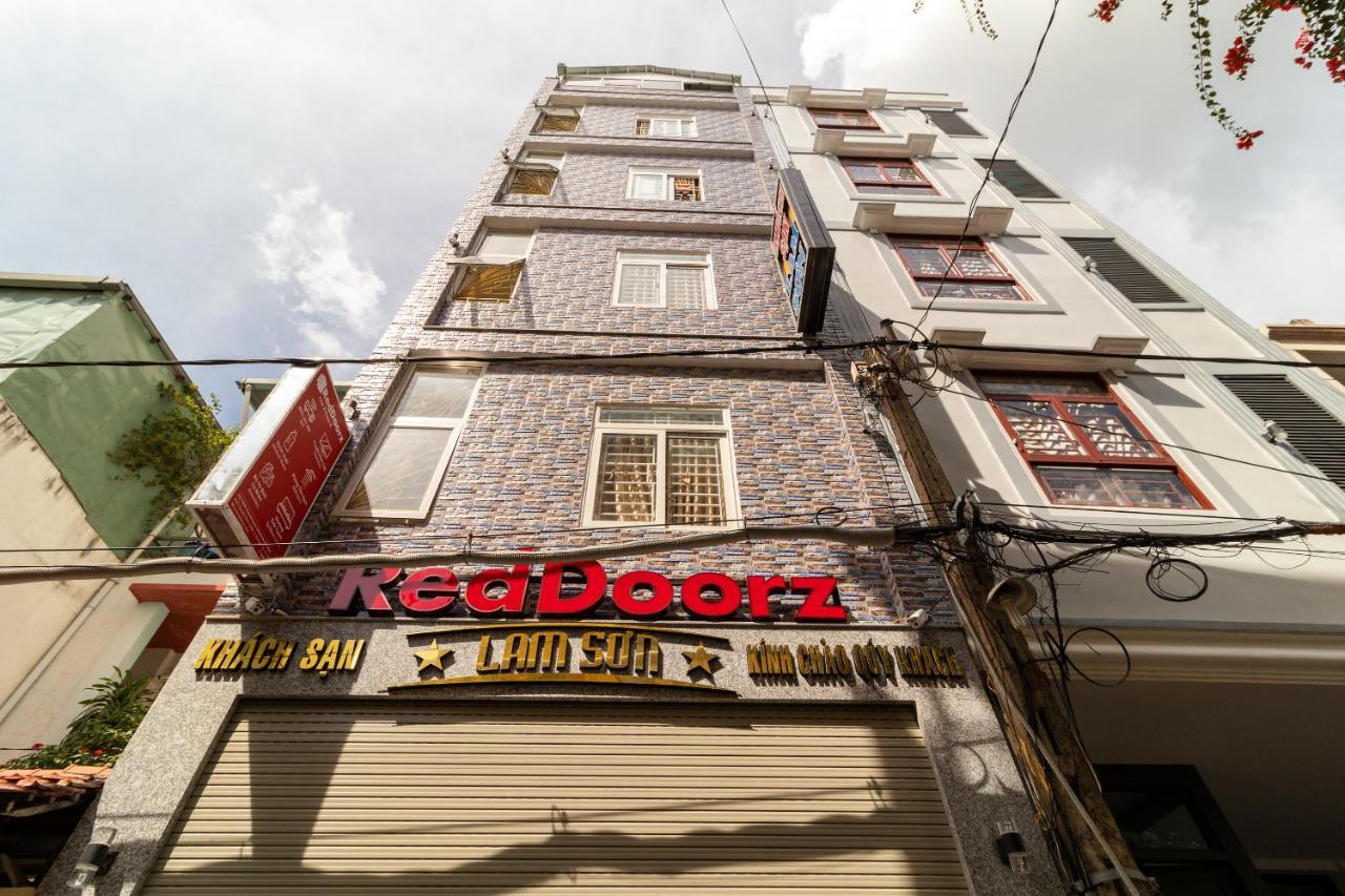 Отель Reddoorz Near Etown 4 Хошимин Экстерьер фото